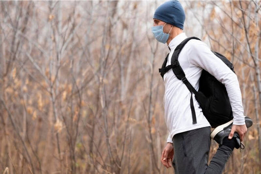 Mal au dos avec sac à dos : causes, douleurs et solutions - Pakooz