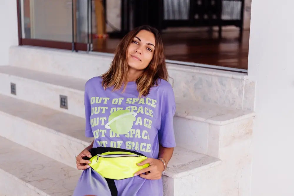 sacs-banane-avec-jeune-femme
